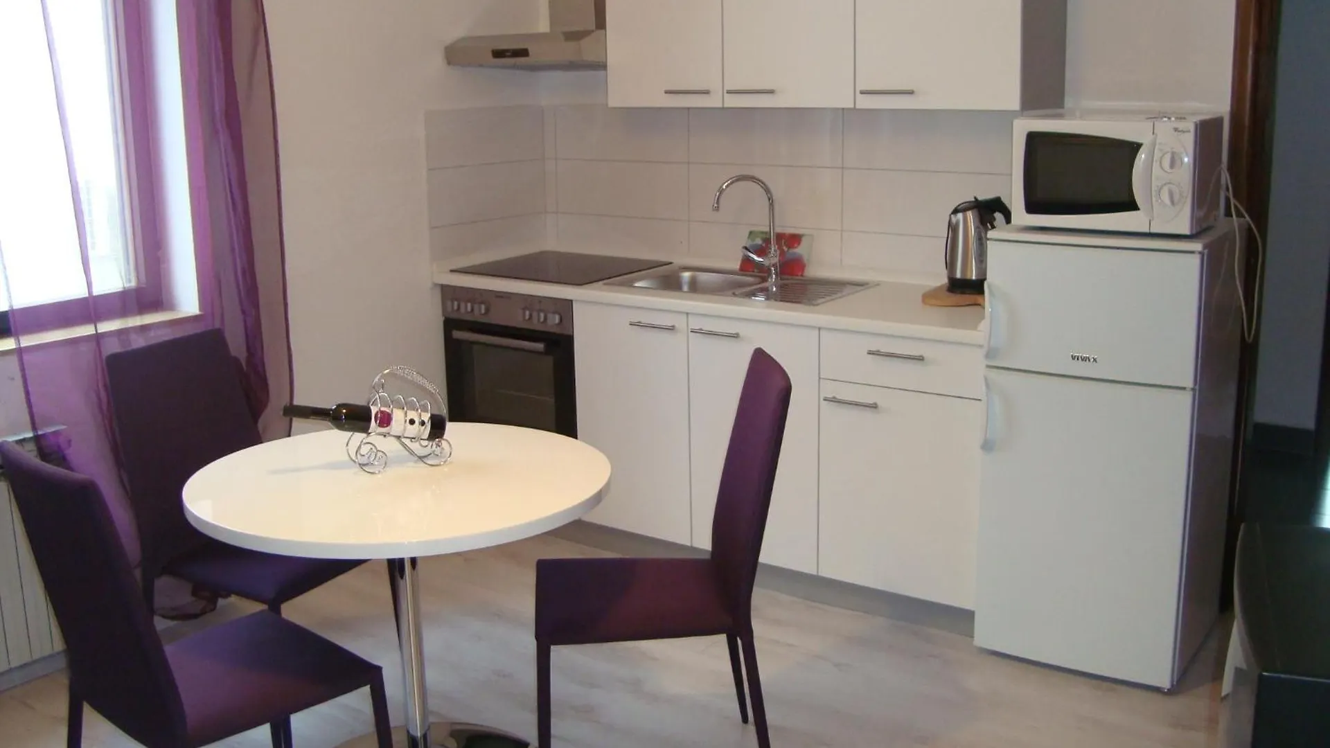 Apartments Peloza Πόρετς