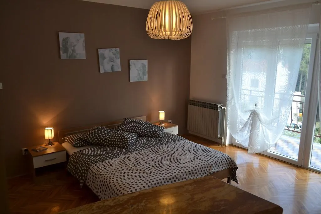 Apartments Peloza Πόρετς 0*,
