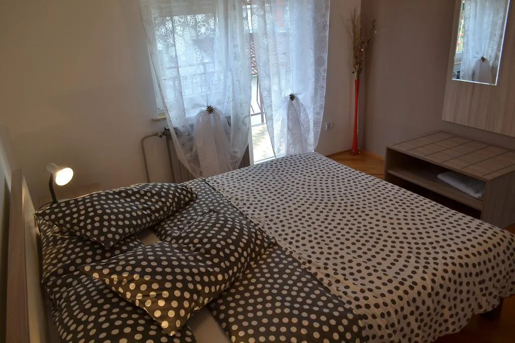 Apartments Peloza 0*, Porec