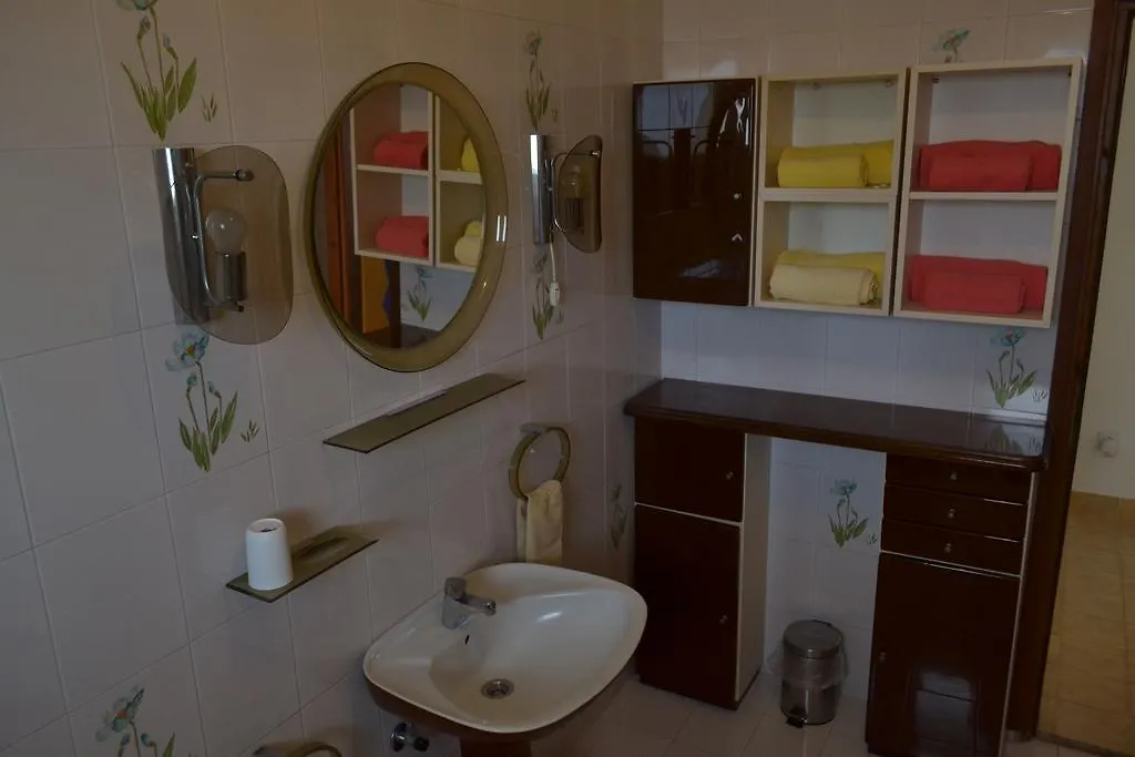 Apartments Peloza Πόρετς